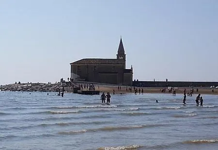 Ampio Bilocale Caorle Lungomare Levante Exterior photo